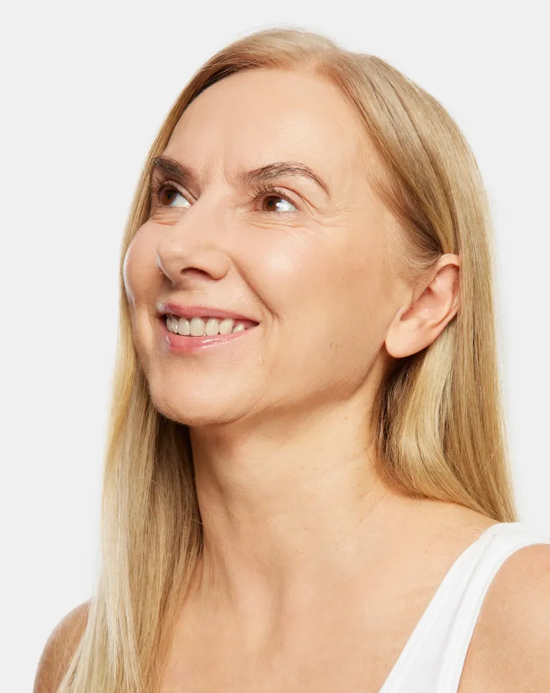 Kasvonaamio, jossa on nostattava vaikutus, makadamiaöljyä ja E-vitamiinia iholle 50+ Aggie