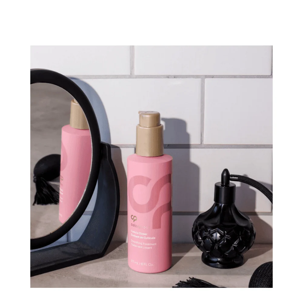 Väriteristeinen kynsinauha lähempänä ColorProof