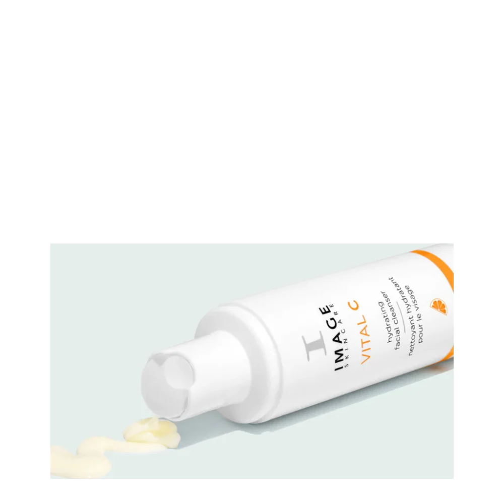 Kuva ihonhoitoa elintärkeää kosteuttavaa kasvojen puhdistusainetta Image Skincare