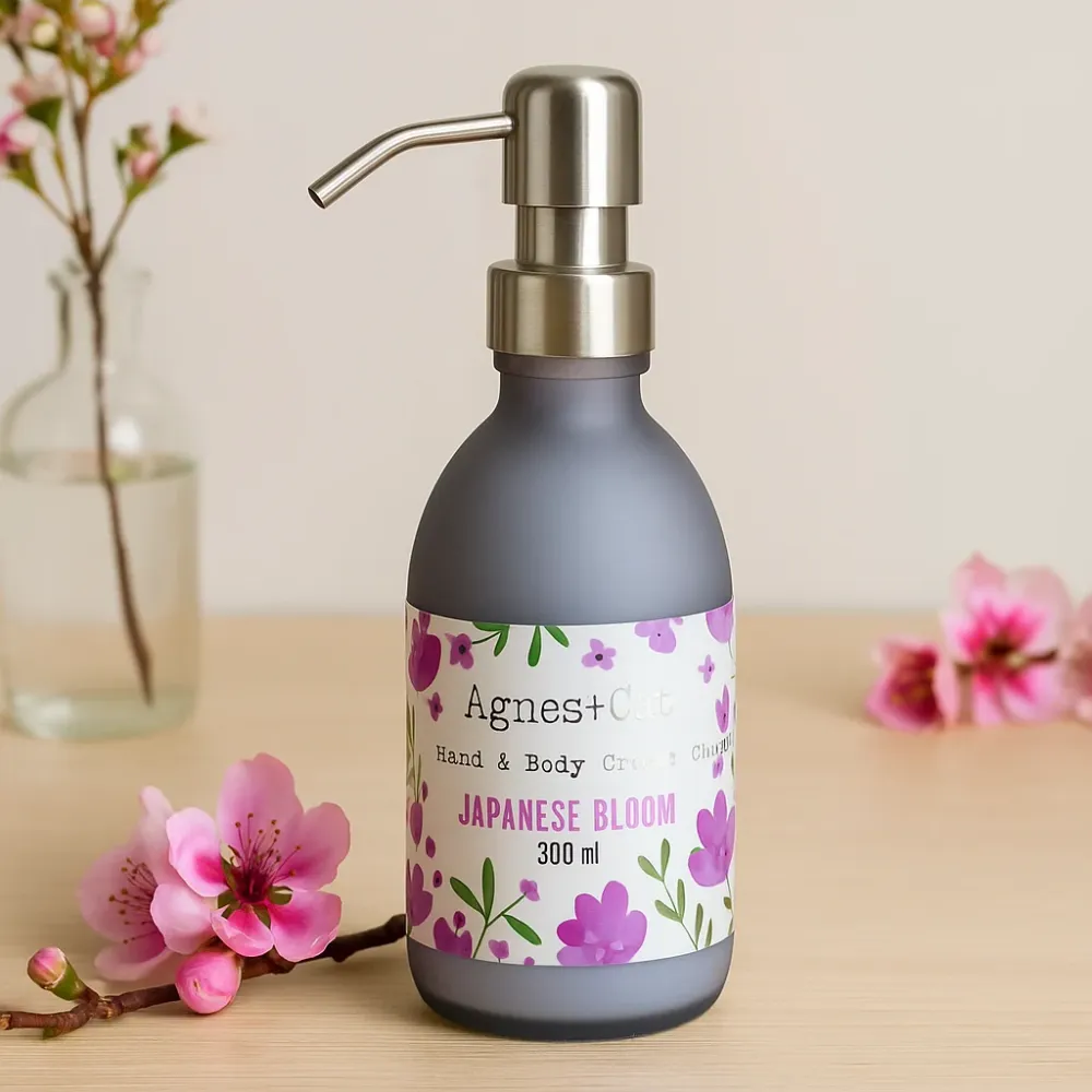 Kosteuttava käsi- ja vartalovoide Japanese Bloom 300ml