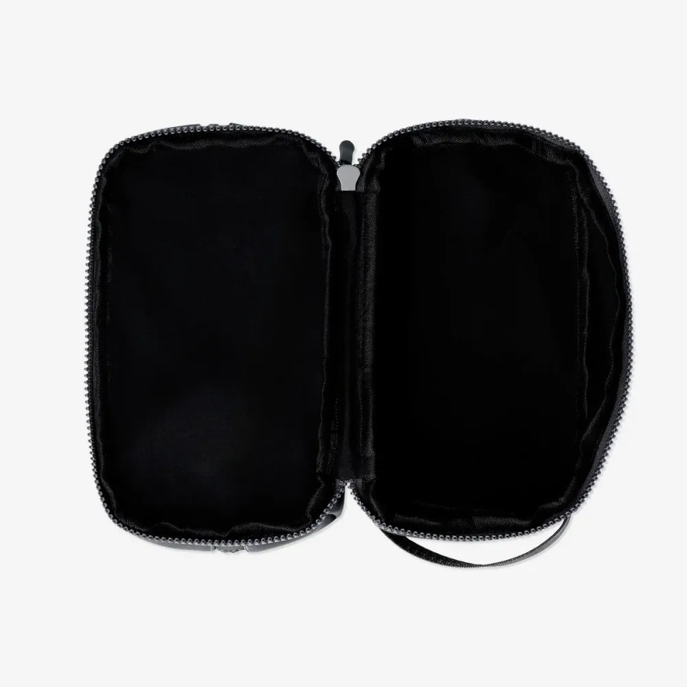 Mattaharmaa toalettilaukku
